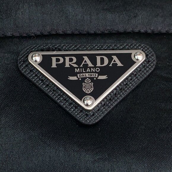 CW0344 Prada Black Nylon Puffer Jacket Cropped Fit With Zipper Closure & Logo - Picture 5 of 8